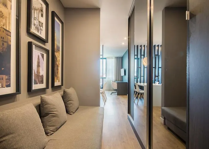 446 Gale Modern Apartment Elevator,Parking